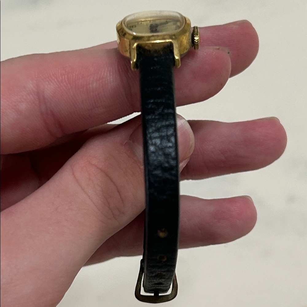 Vintage Timex Gold Case with Black Strap Watch - Picture 3 of 11